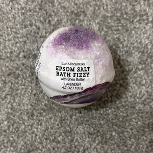 Bath & Body Works Lavender Epsom Salt Bath Fizzy in White and Purple